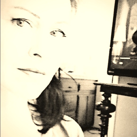 Meet your Posher, Julie - Picture 1 of 1